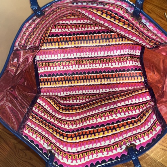 Vera Bradley large see through-ish tote 14x19 in very nice condition - Picture 8 of 9